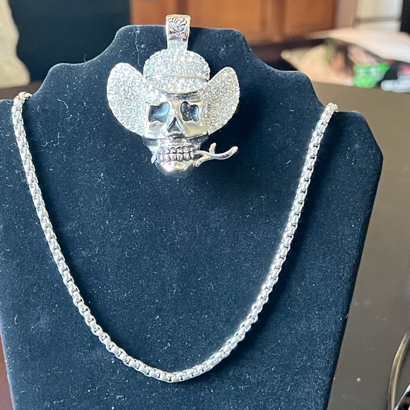 Spikes Men’s/ ladies Round box chain 26” and Rhinestone Skeleton - Picture 6 of 12